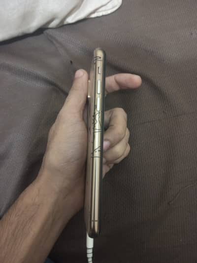 iPhone xs 64 gb jis na sim use karni ha to rabta kry