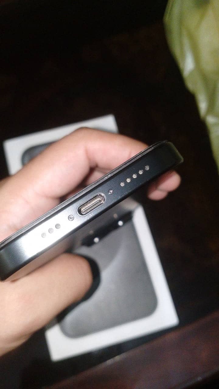 iPhone 15 pro 4
