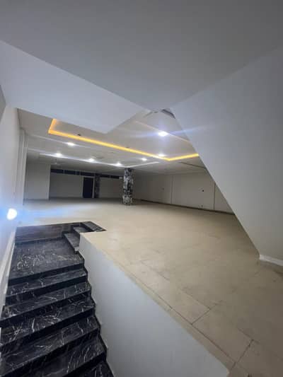 The Central Crown: High-Visibility Commercial Hub