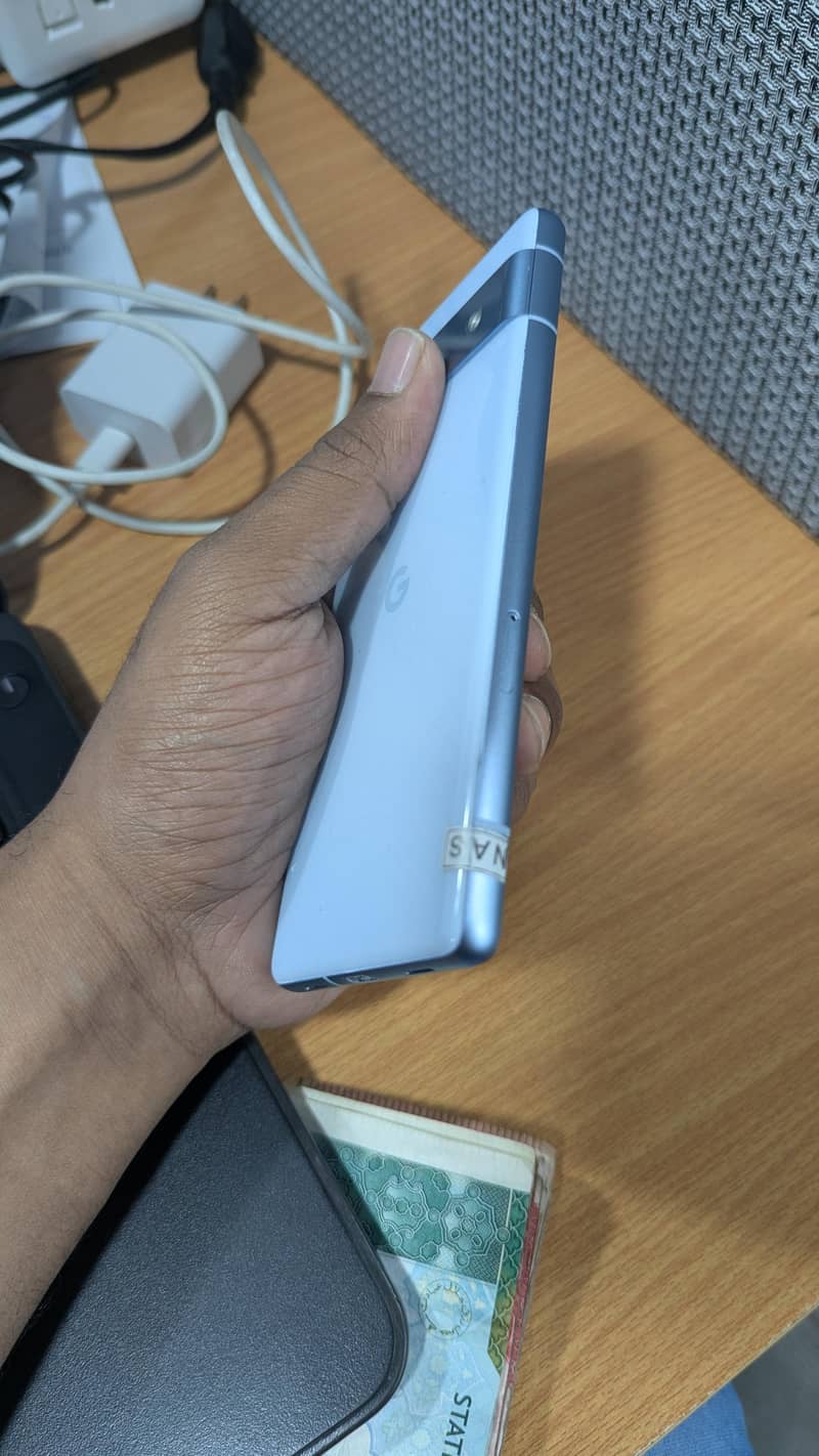 Google pixel 7a 5