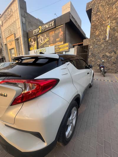 Toyata C-HR  S-GR package condition 10/9.5