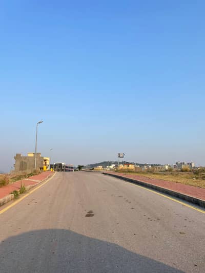 Premium 8 Marla Boulevard Plot (1 Marla Extra Paid) for Sale in Bahria Enclave Prime Investment