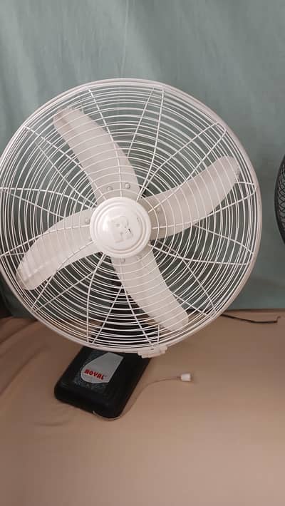 Royal wall fan 18"