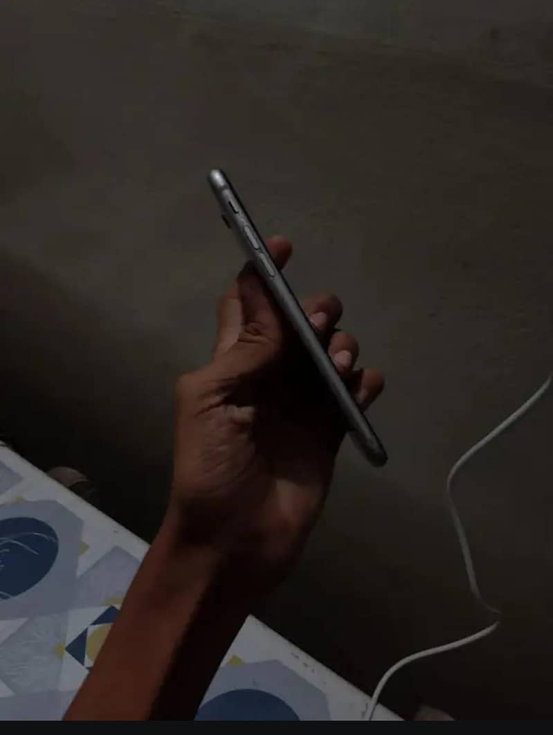 iPhone 6s Read description 2