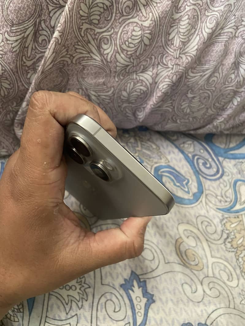 iPhone 15 pro max 2