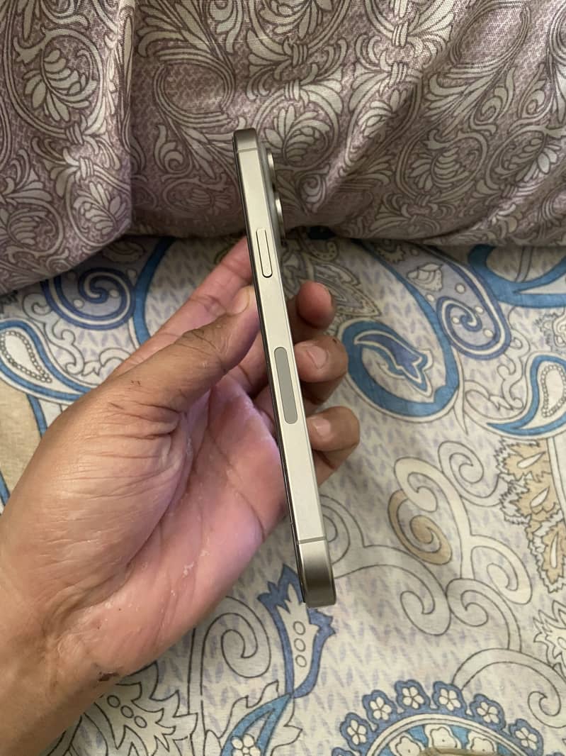 iPhone 15 pro max 3
