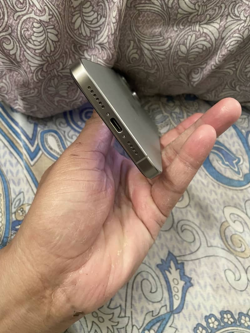 iPhone 15 pro max 4