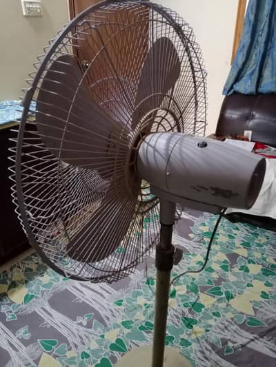 pedestal fan in good condition