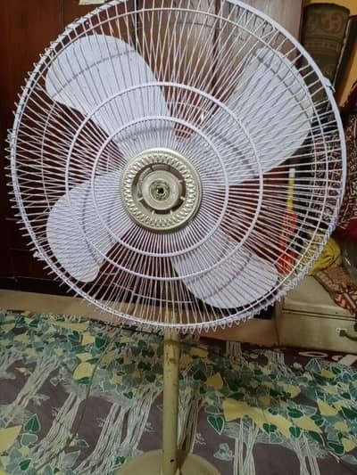 pedestal fan in good condition