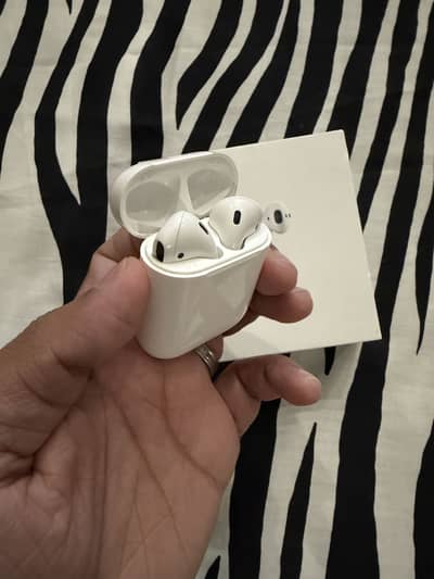 Airpods 2nd Generation complete box just like new
