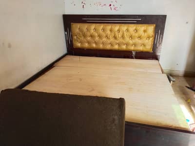 bed with mattress of molty foam