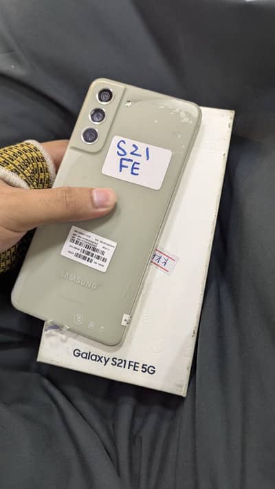 Samsung Galaxy S21 fe  with original box