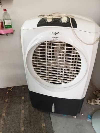 Air cooler soler py b chlta hy or bijli py b bilkul new hy