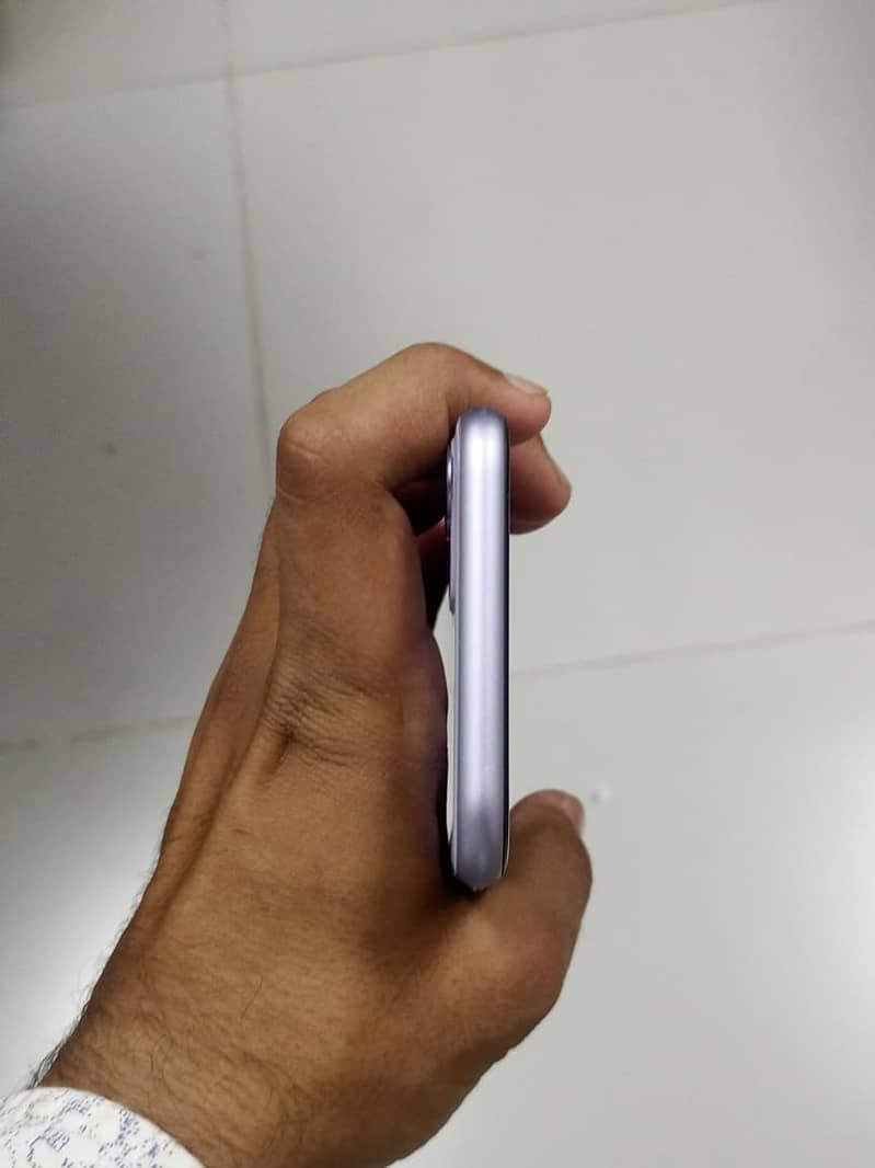 Apple iPhone 11 7