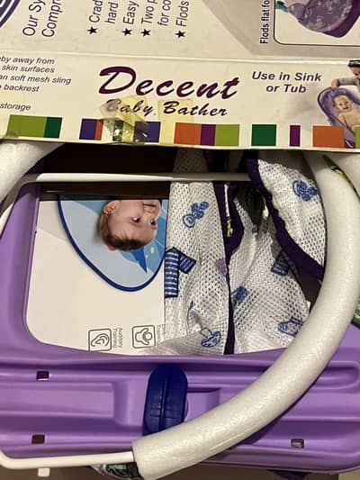 Baby bath stand / seat