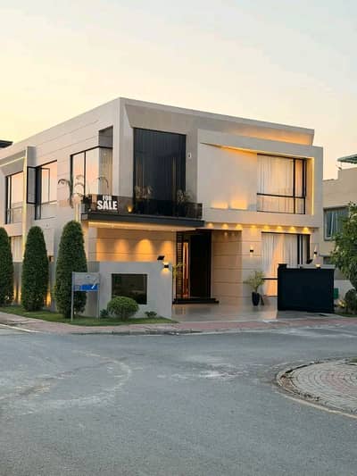 10 Marla Luxury House is Available for Rent in Bahria Town Lahore