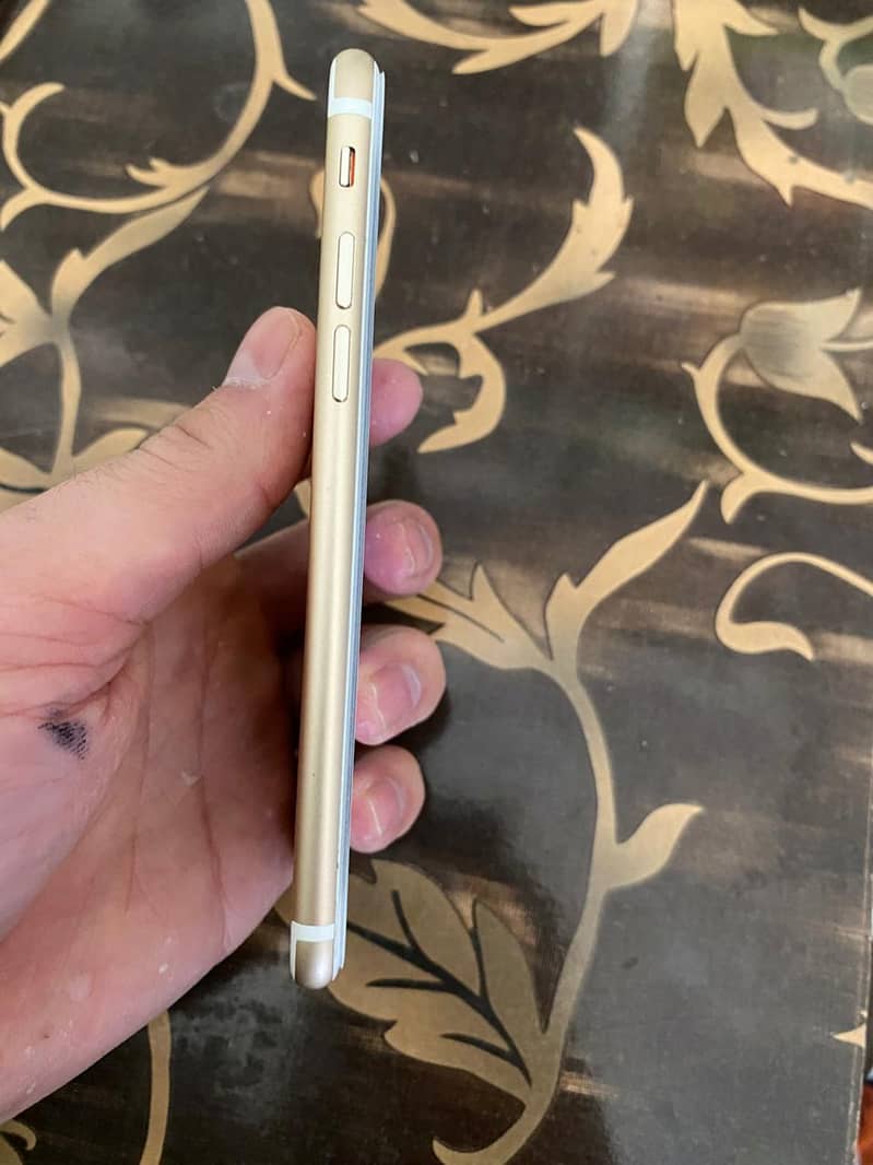 iPhone 7 4