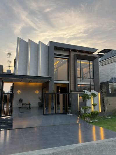 10 Marla Luxury Upper Portion is Available for Rent in Bahria Town Lahore