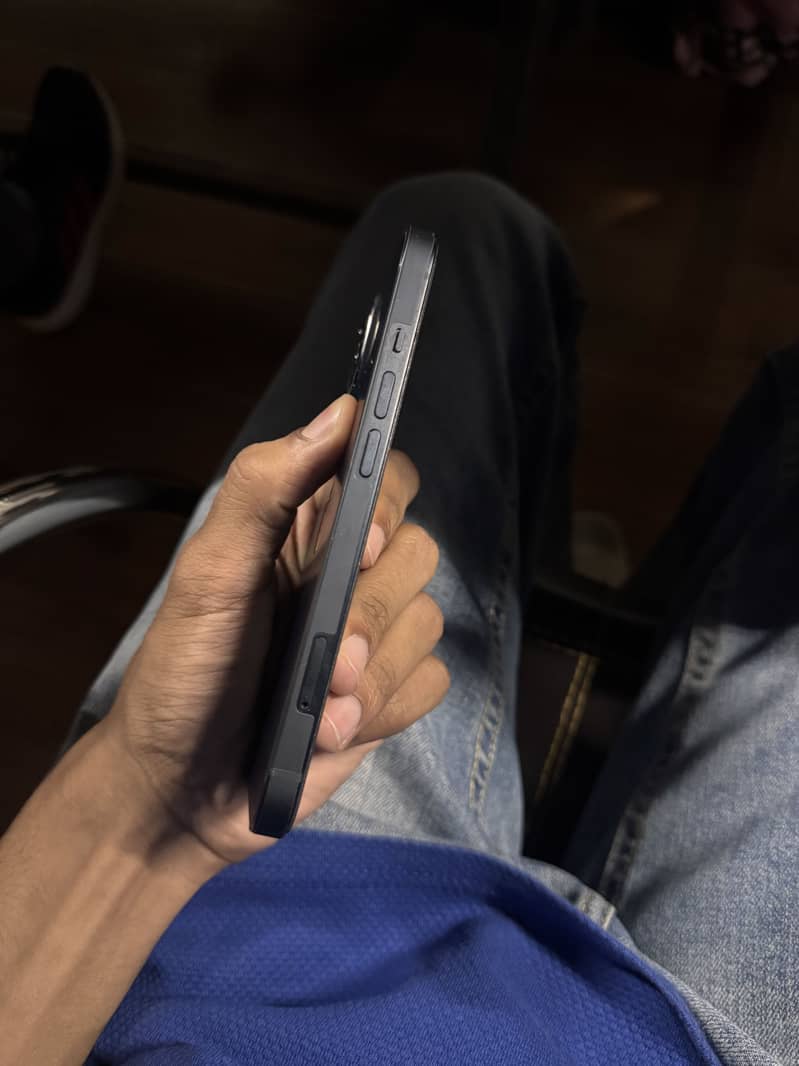 iPhone 13 4