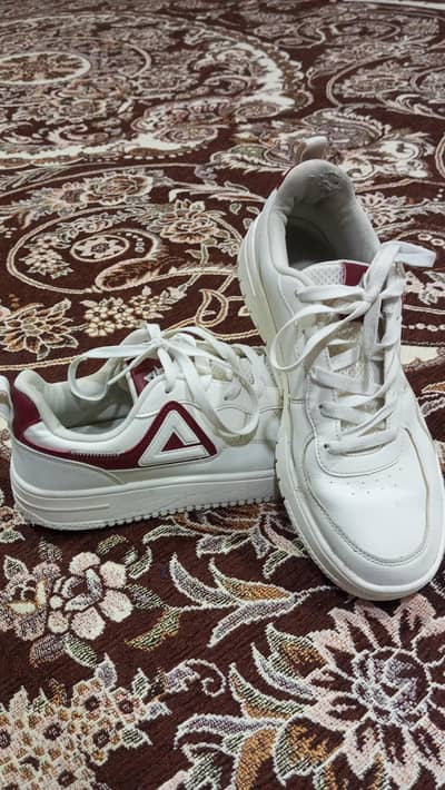 Peak shoes
