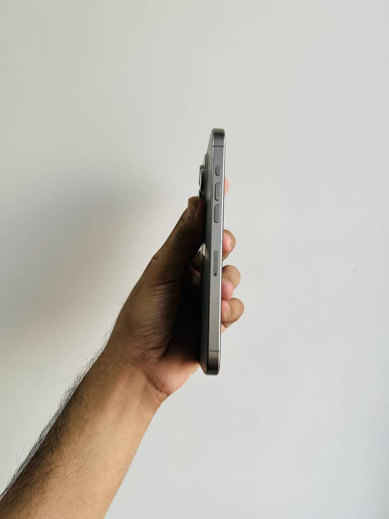 iPhone 15 pro max 4