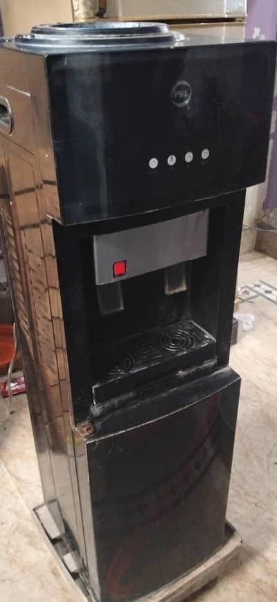 water dispaenser