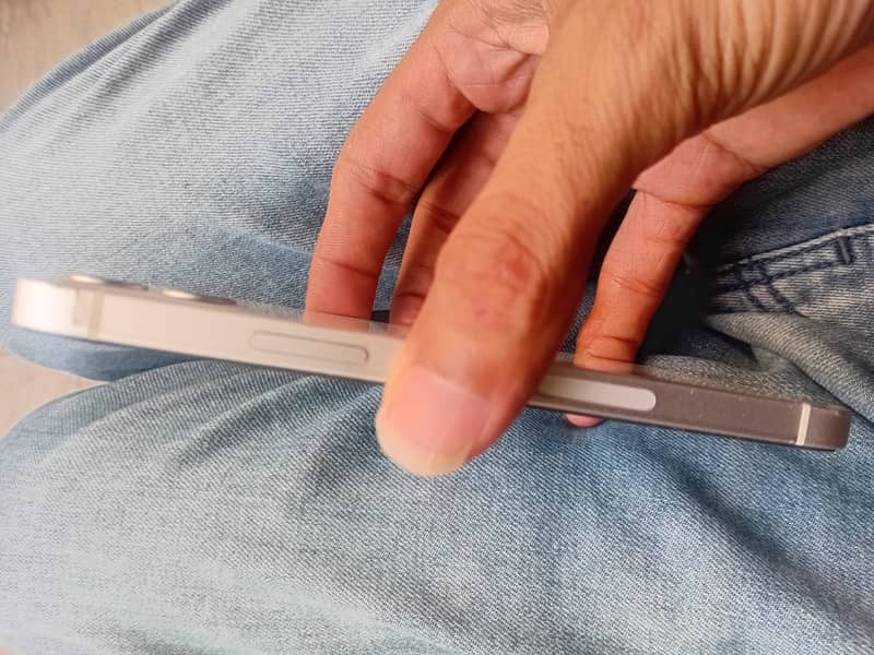 Apple iPhone 12 3