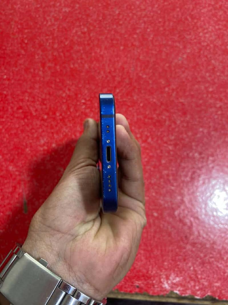 iphone 12 mini 4