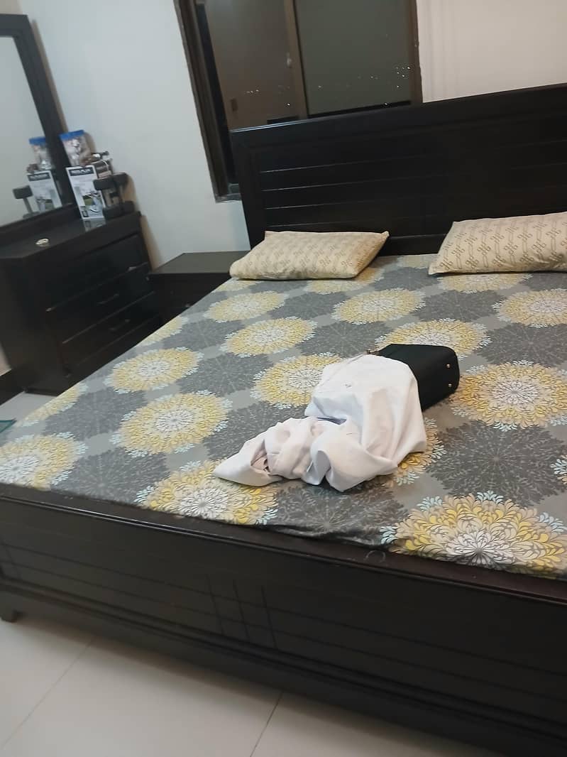 bed and dressing 0