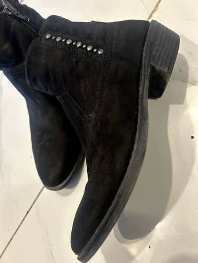 Black velvet short boots