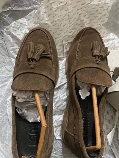 LAMA (shoes } number 10 new