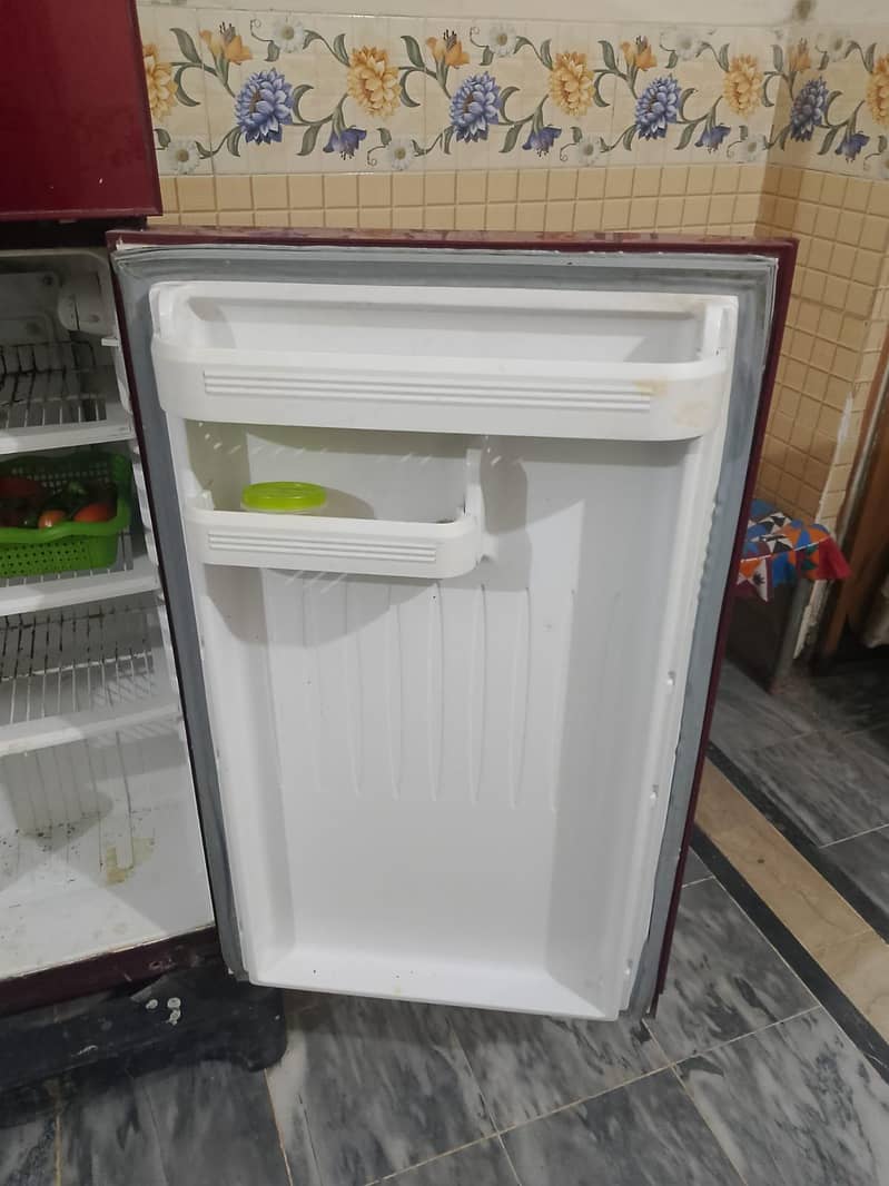 Orient ریفریجریٹر برائے فروخت | بہترین کنڈیشن | زبردست کولنگ 4