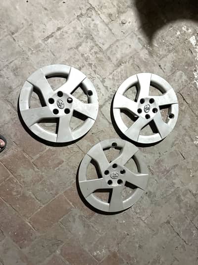 Prius OEM wheel cups - 03