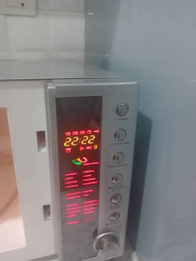 Dawlance microwave in good condition