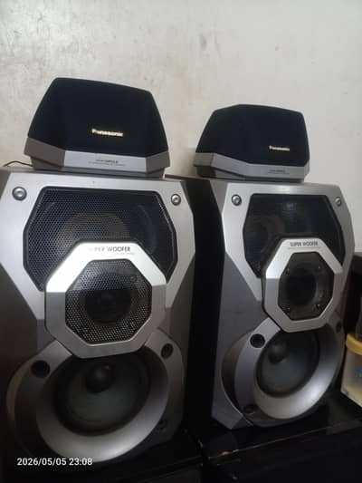Panasonic speaker with surround speakers