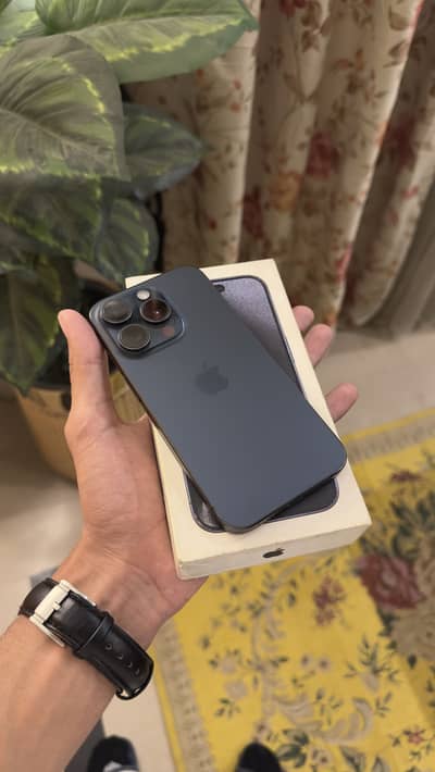 iPhone 15 Pro 256 GB JV With Box & Accesories