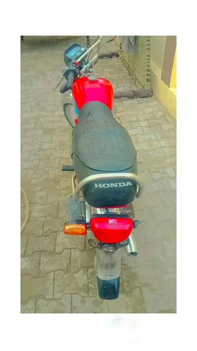 ori Bhai copy ha niya exchange Karni ho 03066152592 per rabta kren