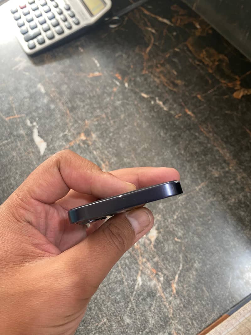 iPhone 12 mini 4