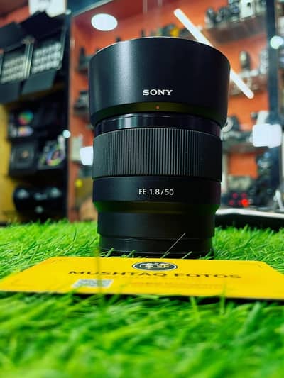 Sony 50mm f/1.8 FE Lens (Mint Condition - Scratchless optics)