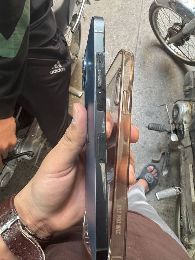 iphone 12 pro max 1