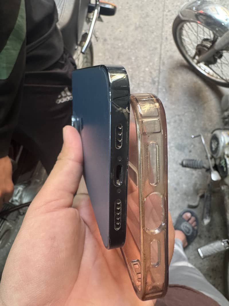 iphone 12 pro max 4