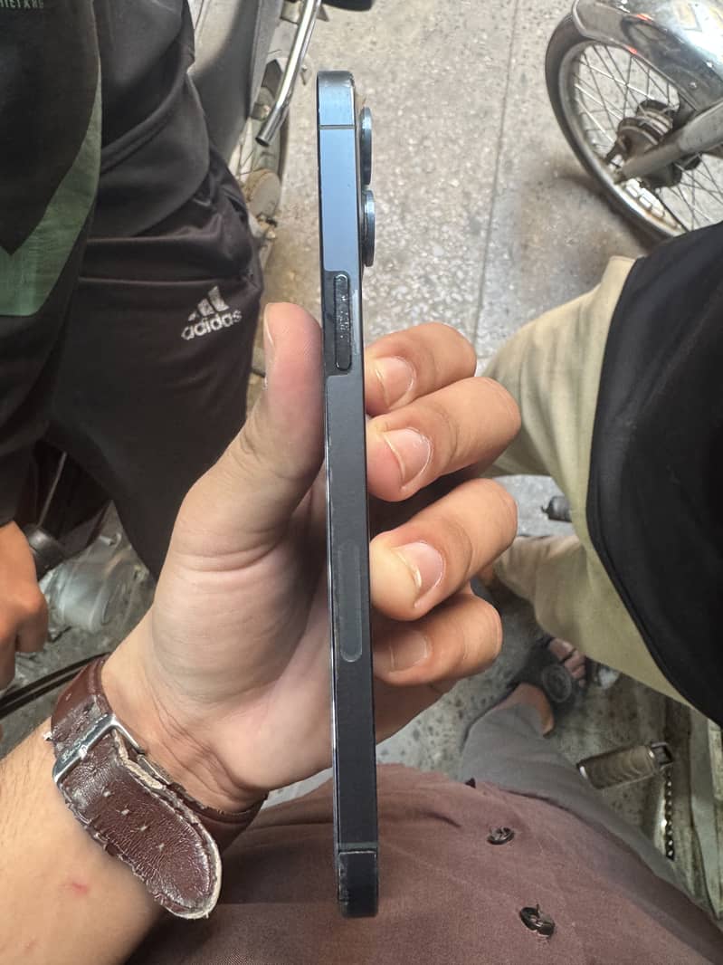 iphone 12 pro max 5