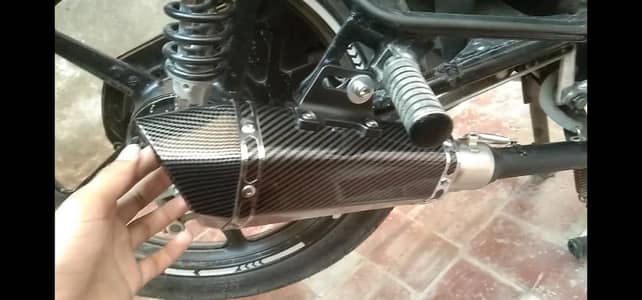 Akrapovic Shark Exhaust + YBR Bend Pipe (10/10 Condition)