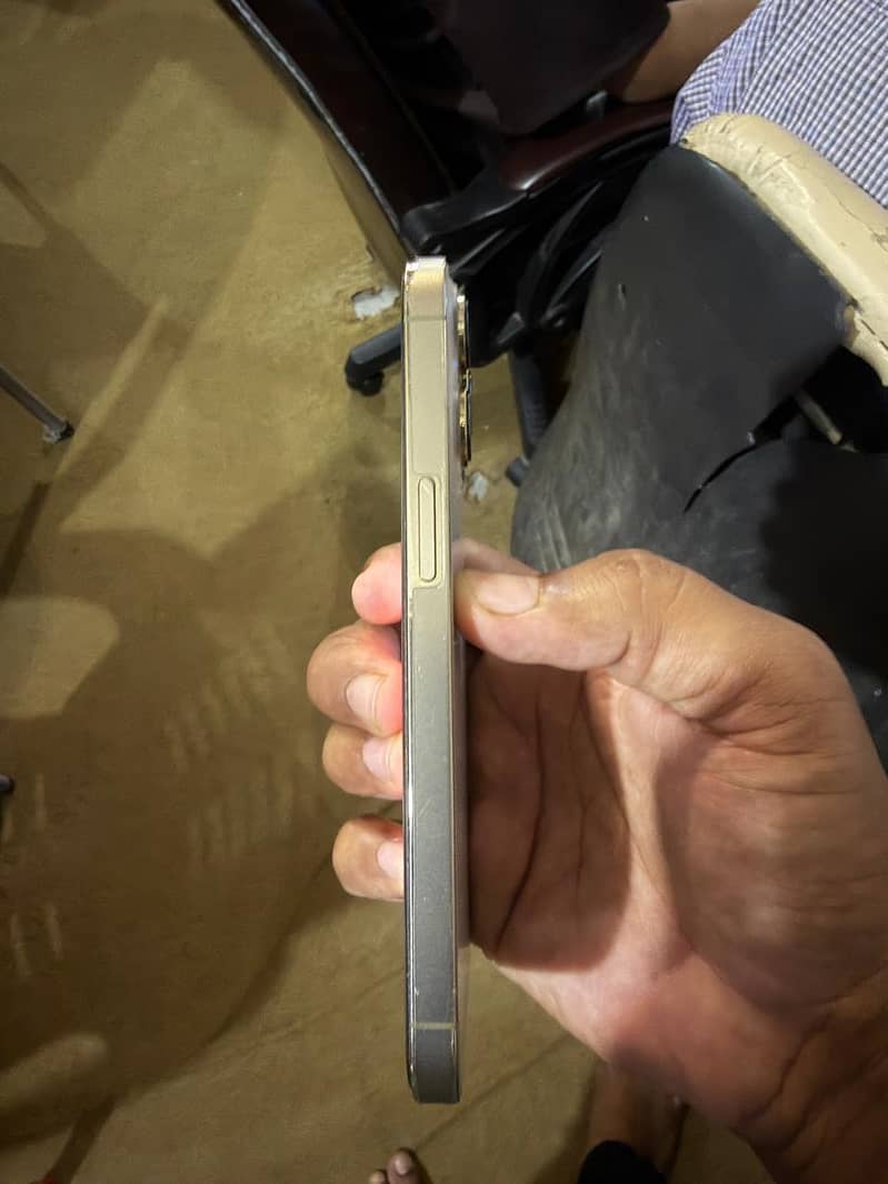 Apple iPhone 13 Pro 4