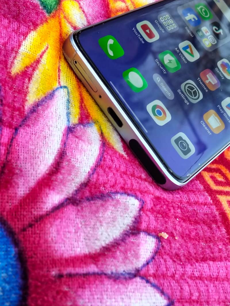 Xiaomi Redmi Note 13 Pro Plus 4