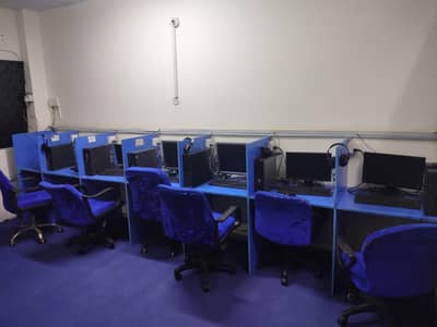10 seats call center shahrah Faisal Near Mazaaj SMCHS