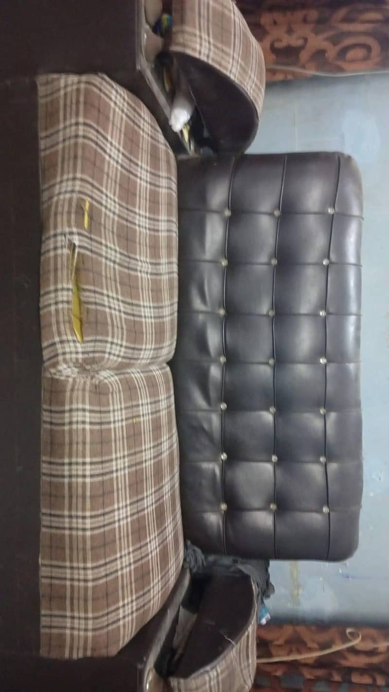 2 seater sofa 0