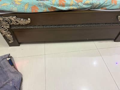 I am selling mybed and sofa chairs