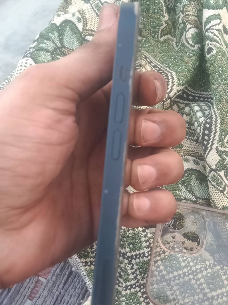 Apple iPhone 13 2