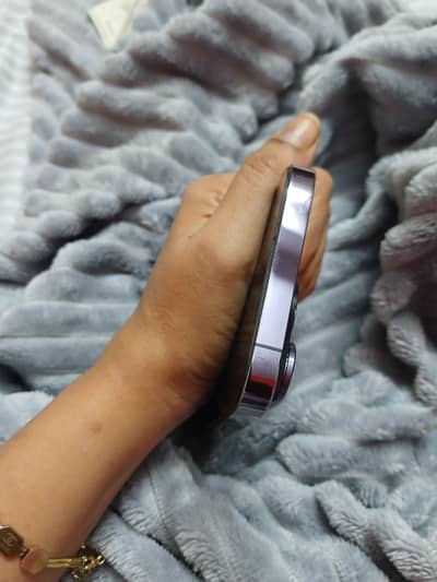 urgent sale iphone 14 pro max with box